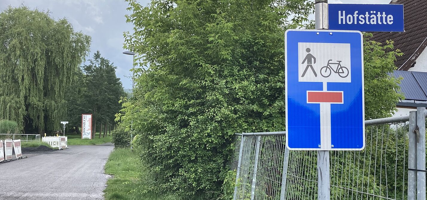 Sackgassenschild, frei für Fußgänger und Radfahrer