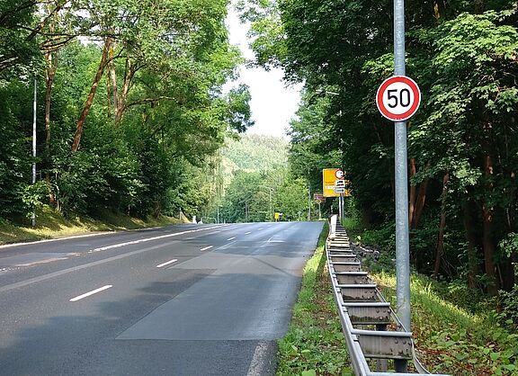 Neue Tempo50-Beschilderung in der Schleusinger Straße