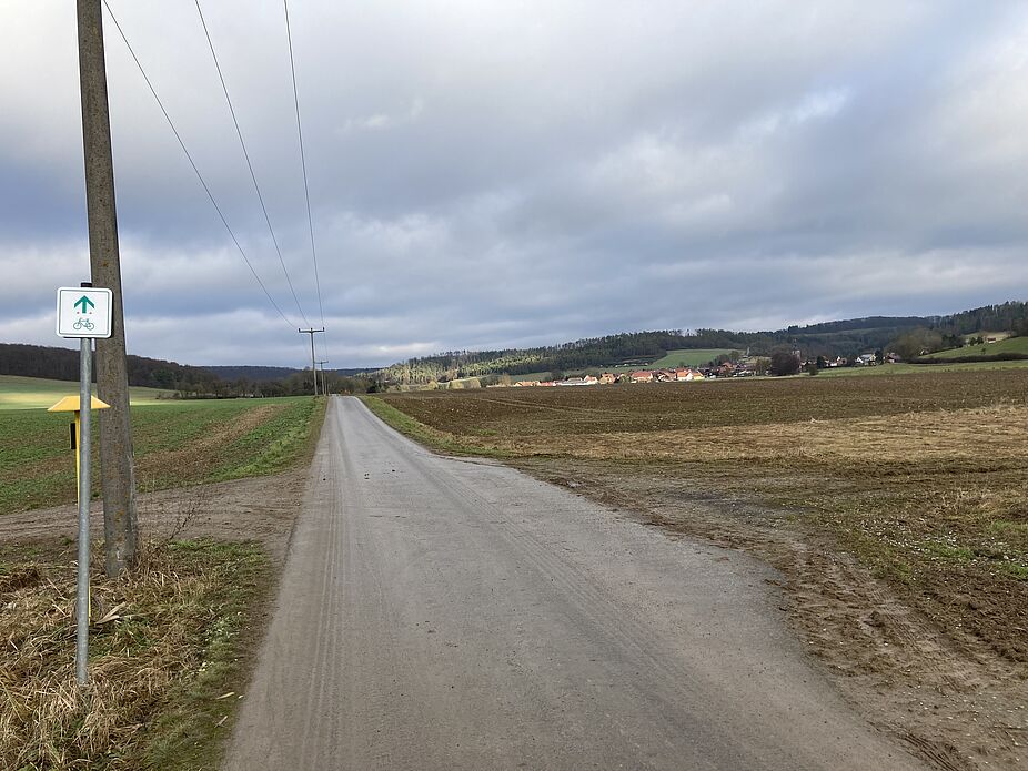 Blick Richtung Exdorf Blick in Richtung Exdorf auf den bestehenden Fahrradweg