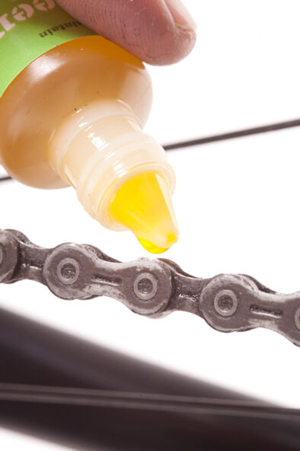 Fahrradketten regelmäßig ölen, besonders im Winter. Fahrradketten regelmäßig ölen, besonders im Winter.