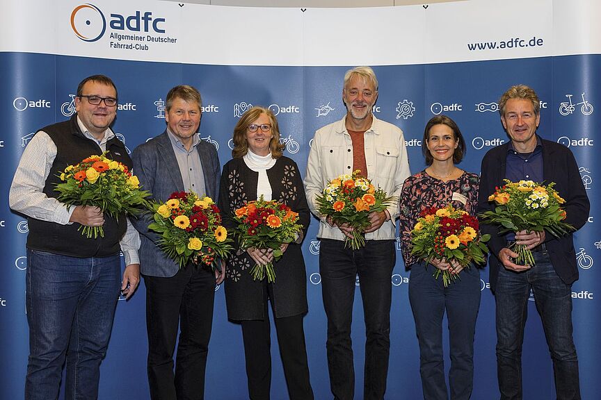 Neuer ADFC-Bundesvorstand Der neue Bundesvorstand des ADFC (v.l.n.r.): Christoph Schmidt, Dr. Joachim Lohse, Amelie Döres, der neue Bundesvorsitzende Frank Masurat, Sarah Holczer, Christian Tänzler.